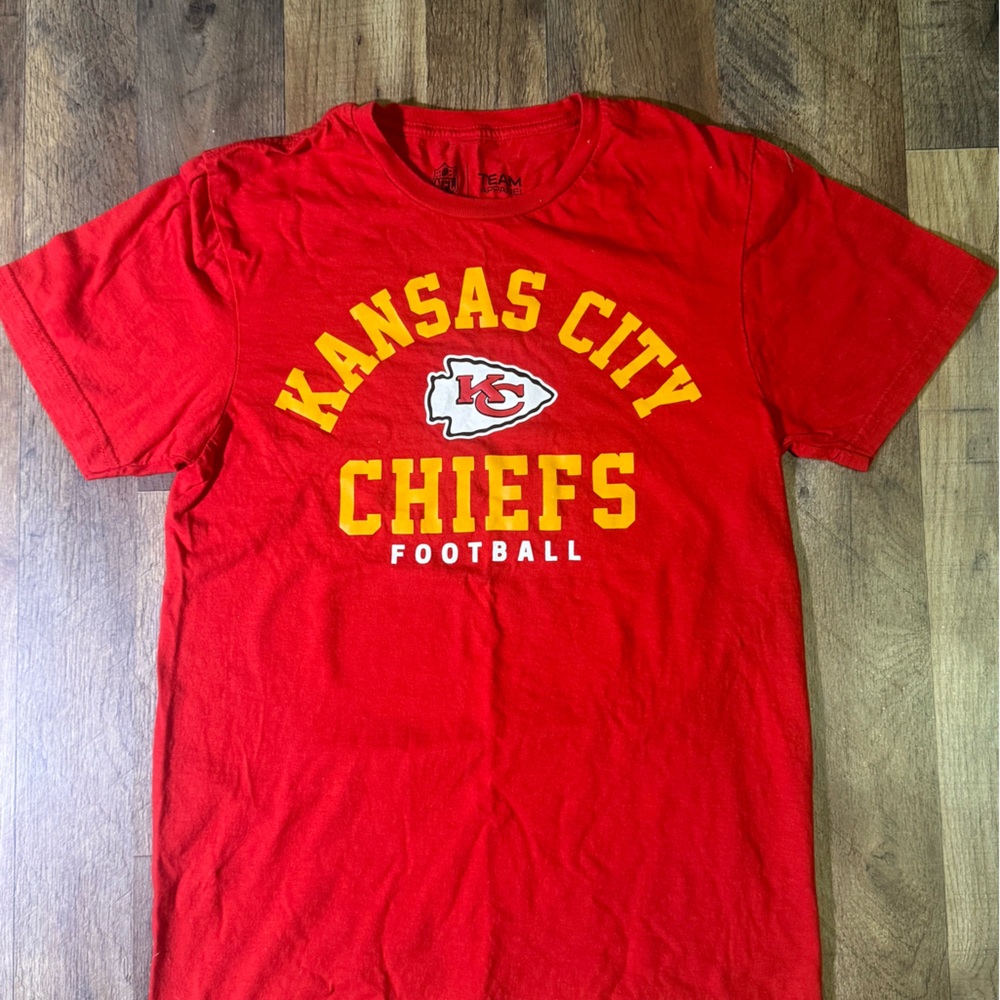 Team Apparel Red Kansas City Chiefs Short Sleeve Tee